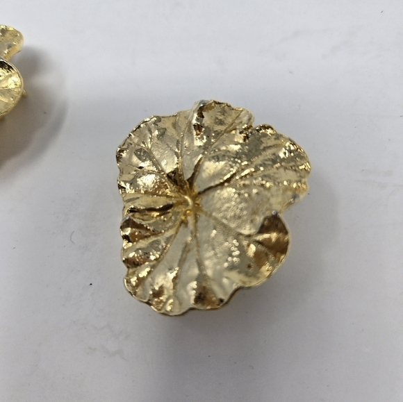 VINTAGE MIMI DI N TEXTURED GOLD TONE LEAF DOUBLE BELT BUCKLE - Picture 2 of 9